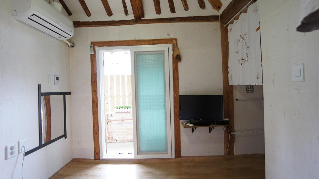 1928 Suimmaru Hanok Guesthouse Jeonju Rum bild